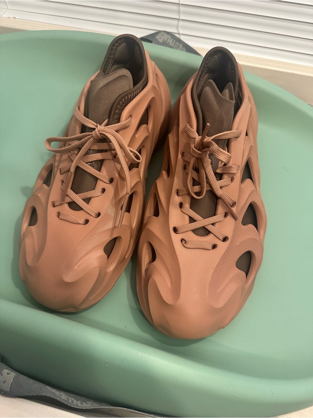 Sculpted Cutout Sneakers - Clay/dusty mauve